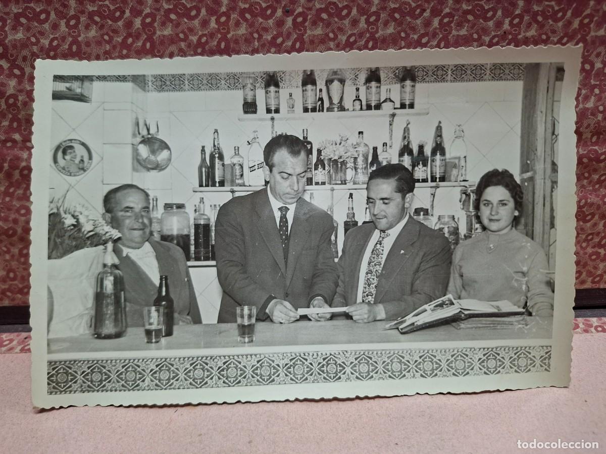 Fotograf&iacute;a antigua: ANTIGUA FOTOGRAFIA INTERIOR COMERCIO BAR SELLO ALBA MURCIA