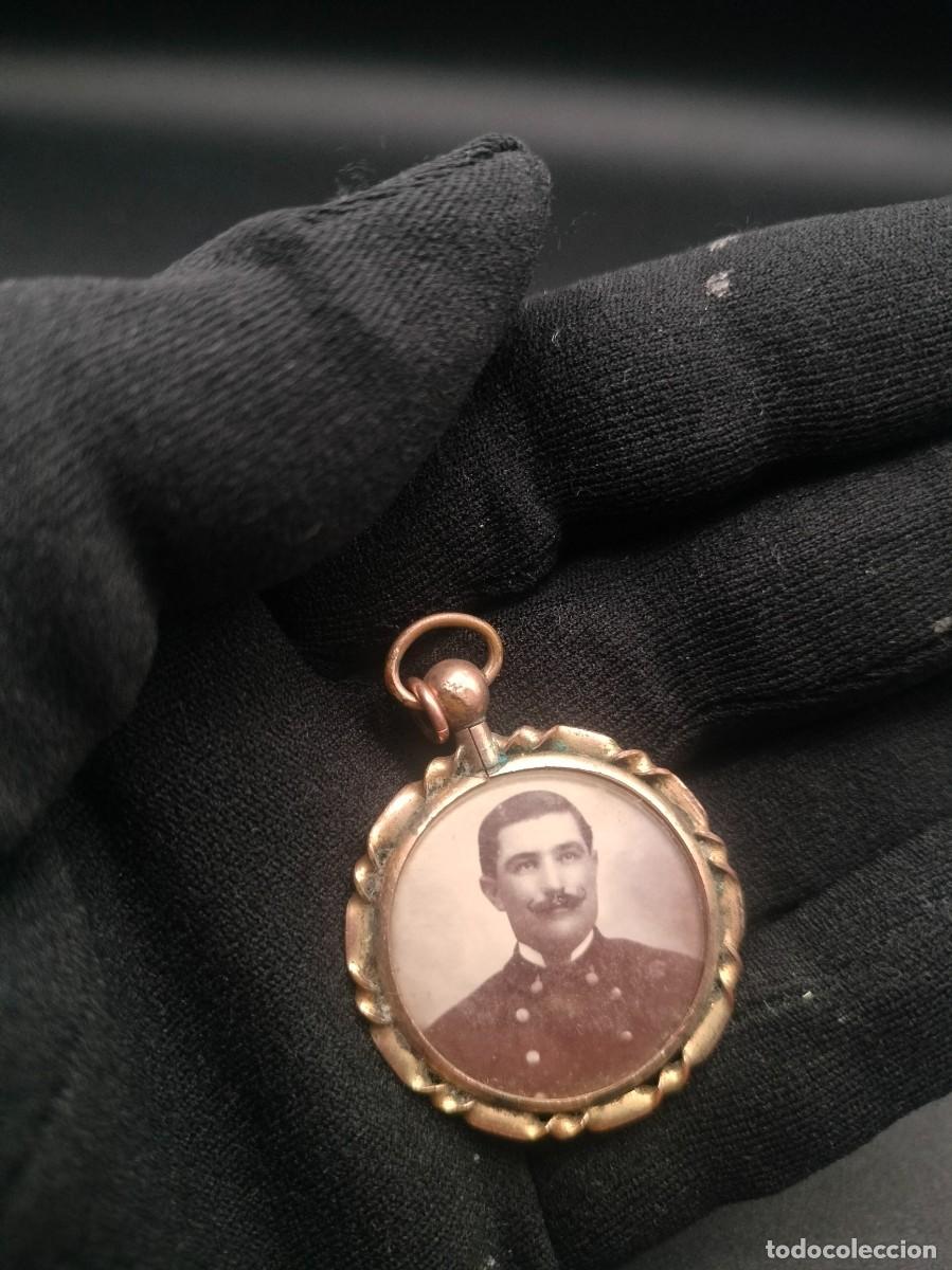 Fotograf&iacute;a antigua: medall&oacute;n reversible de &eacute;poca con fotograf&iacute;as antiguas (