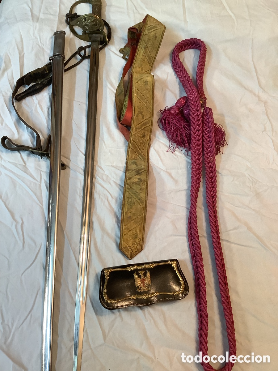 Fotograf&iacute;a antigua: Espada Militar de desfile.con aparatos y accesorios