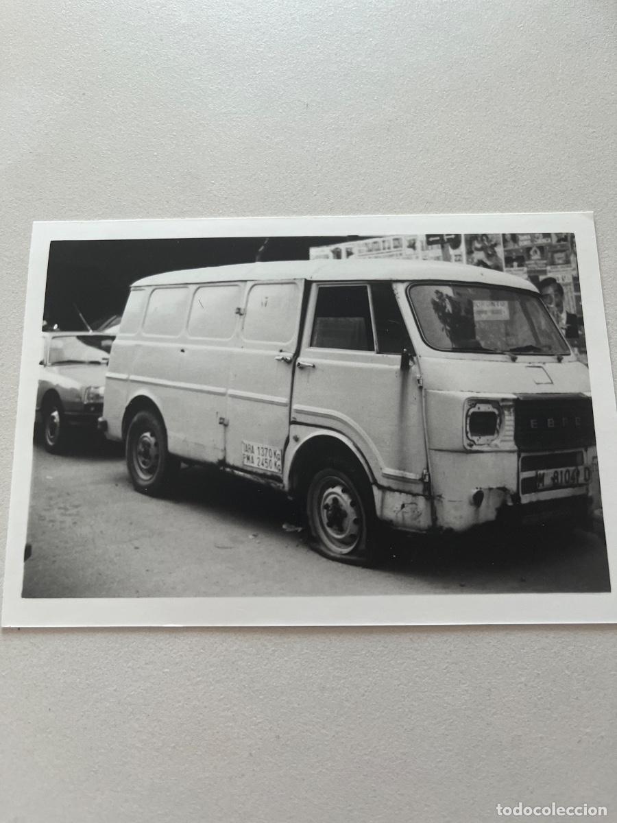 Fotograf&iacute;a antigua: Antigua foto de furgoneta