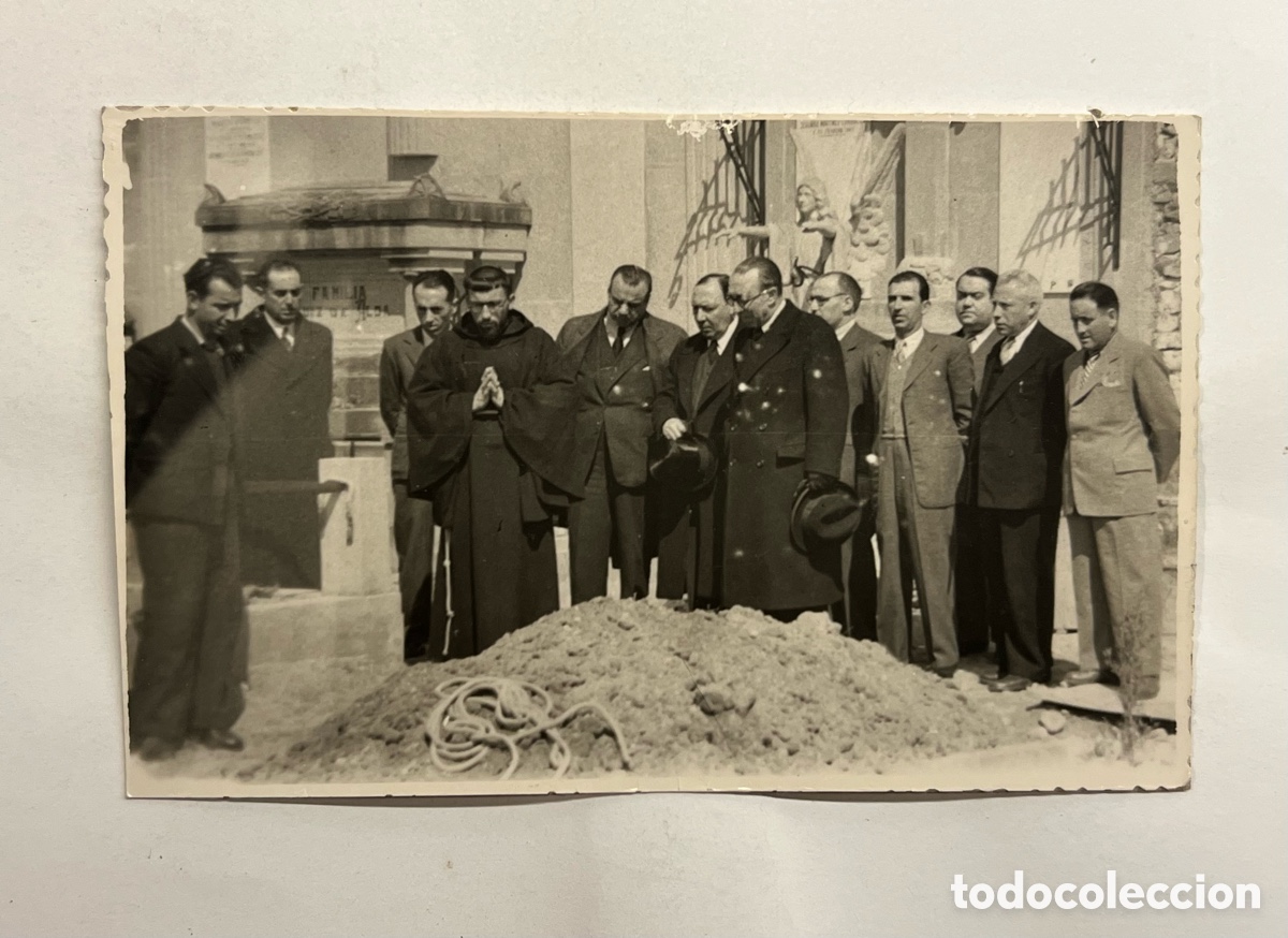 Fotograf&iacute;a antigua: ESTELLA (Navarra) Gustavo de Maeztu, amigos y autoridades locales en el funeral de un amigo (a.1922)