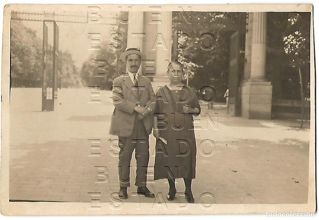 Fotograf&iacute;a antigua: 1925 MADRID PARQUE DEL RETIRO PUERTA FAMILIA MATA BADAJOZ 13X8 FOTOGRAFIA UNICA F28