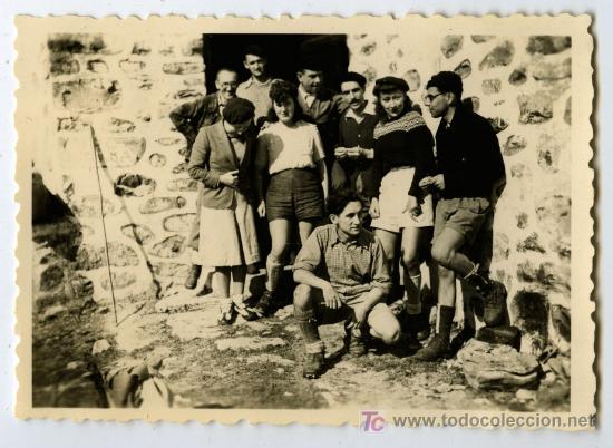 Alte Fotografie: GORBEA. Refugio de Gorbea. VIZCAYA. 4/3/1945. Grupo de personas.