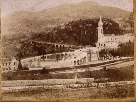 Fotografia antiga: Fotograf&iacute;a antigua de la Bas&iacute;lica de Lourdes, Hacia 1900, 28 x22 cms