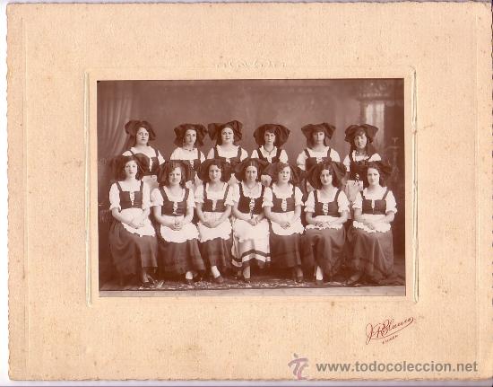 Fotograf&iacute;a antigua: carnaval, retrato de grupo de mujeres, foto: Blanco, TANGER. 1920's imagen: 17 x 12 cm.