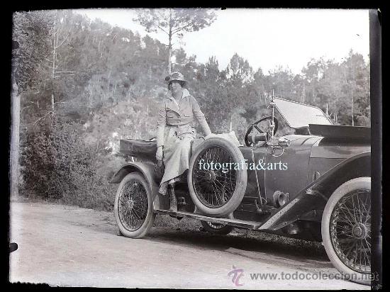 Fotograf&iacute;a antigua: autom&oacute;vil de la familia Carulla. 1915's-20. cristal negativo 9x12 cm