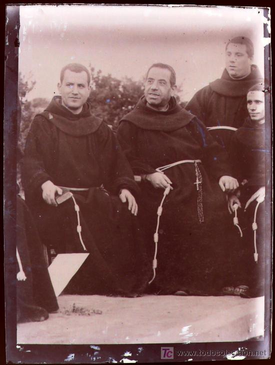 Antique Photography: Retrato de grupo de religiosos. Catalu&ntilde;a, 1900's aprox. cristal negativo 9 x 12 cm.