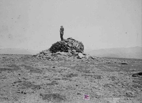 Fotografia antica: Paisaje y figura. NEGATIVO DE CRISTAL. Bonita fotografia. Comarcas de Catalunya. Circa 1920.