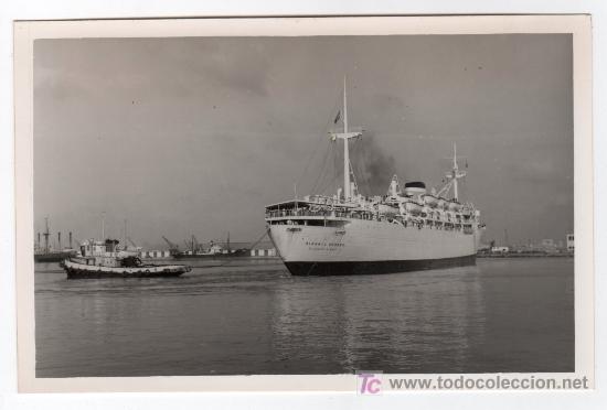 Fotografia antica: FOTOGRAFIA DEL TRASATLANTICO ARGENTINO DODERO DESATRACANDO DEL PUERTO DE CADIZ