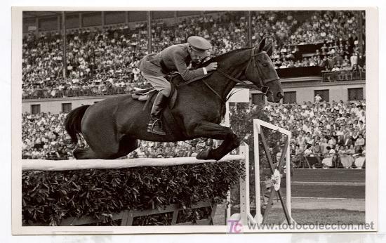 Fotograf&iacute;a antigua: DEPORTE, ESPA&Ntilde;A. H&Iacute;PICA. EL CAPIT&Aacute;N ESPA&Ntilde;OL SALTANDO. 18X 11,5 CM