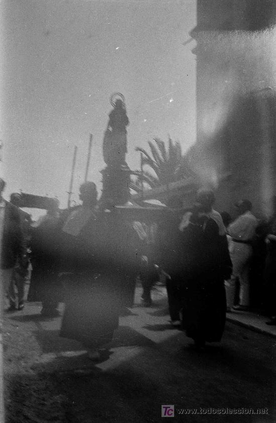 Fotografia antiga: Virgen. Procesi&oacute;n con contraluz. Zona de Barcelona. Circa 1920