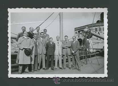 Fotograf&iacute;a antigua: Puerto de Barcelona. Once caballeros y transatl&aacute;ntico Habana.  Marzo de 1944.