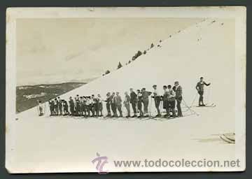 Fotograf&iacute;a antigua: La Molina. 4/3/1928. Meta. Salida de carreras de parejas. Preciosa foto de los inicios del esqu&iacute;.