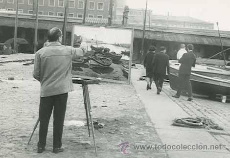 Fotograf&iacute;a antigua: Pintor. Puerto de Barcelona. Se&ntilde;or pintando una marina. 2/5/1965