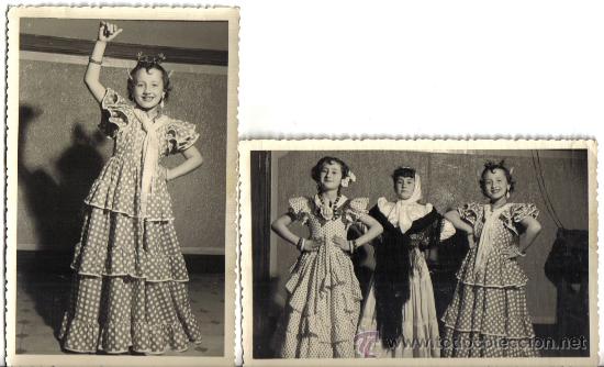 Fotograf&iacute;a antigua: PAREJA DE FOTOGRAFIAS, NI&Ntilde;AS CON VESTIMENTA DE VERBENA, A&Ntilde;OS 50