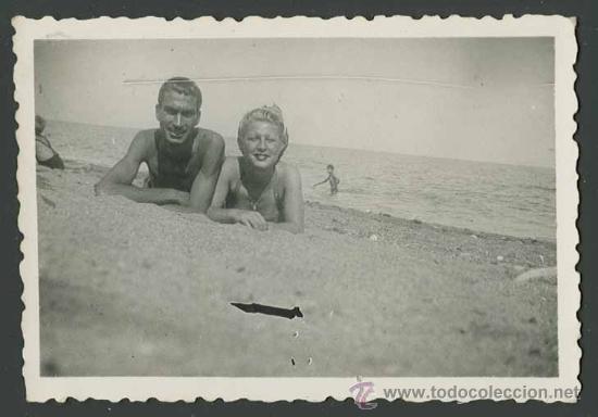 Banistas Bonita Pareja Feliz En La Playa Anos Buy Old Silver Gelatin Prints At Todocoleccion