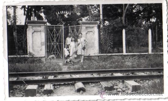 Fotograf&iacute;a antigua: GRUPO FAMILIAR EN LA FINCA LA GRANJA GALICIA (A LOCALIZAR) 13 X 8 CM