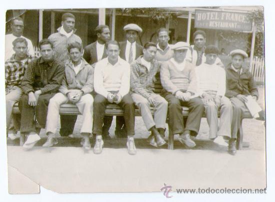 Antique Photography: BOXEO. Retrato de grupo de boxeadores con todos los nombres firmados en el reverso, Espa&ntilde;a, 1930's.