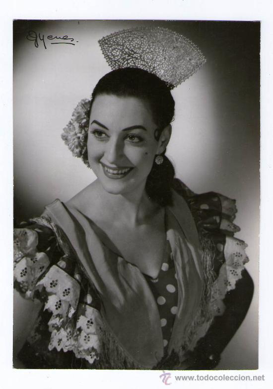 Fotografia antica: Retrato de Lina Rosales en tercio de quites, foto: GYENES. 12,5X18 CM.