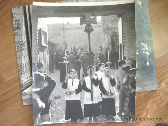 Fotograf&iacute;a antigua: FOTOGRAFIA DE MONAGUILLOS Y TURIFERARIO - A&Ntilde;OS 70