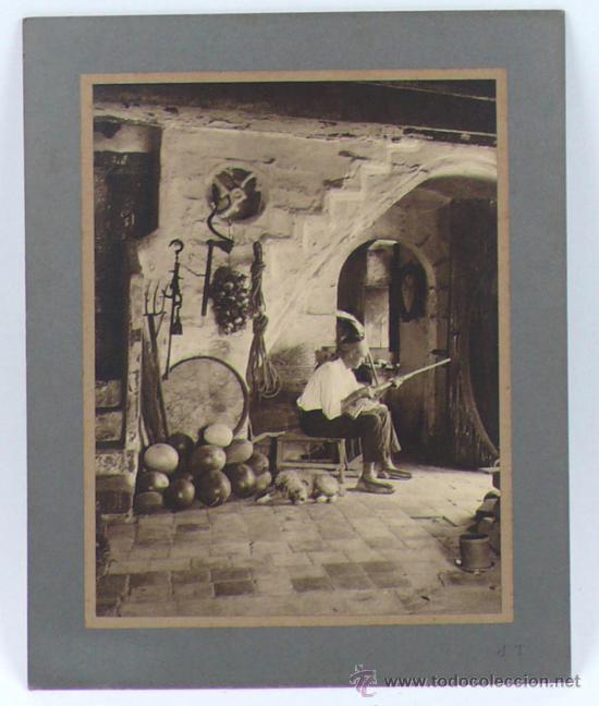 Antique Photography: Interior de mas&iacute;a, Foto: J. Torrents. 30x24 tama&ntilde;o total.