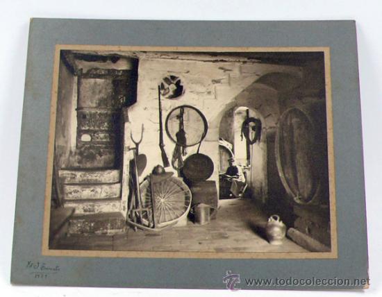 Antique Photography: Interior de mas&iacute;a, Foto: J. Torrents, 1929. 30x24 tama&ntilde;o total.