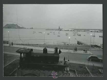Fotograf&iacute;a antigua: Aguilas, M&uacute;rcia. Puerto. Monumento al ferrocarril. Preciosa foto. c. 1960