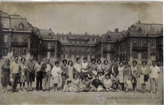 Antique Photography: ANTIGUA FOTO GRUPO DE TURISTAS ANTE EL PALACIO DE VERSALLES (PARIS)