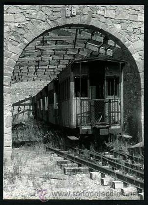 Fotograf&iacute;a antigua: Ferrocarril. Locomotora. Tren. Estaci&oacute;n en ruina-2. c. 1970