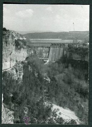 Fotograf&iacute;a antigua: Ferrocarril.Pantano.Lugar sin identificar. c. 1970