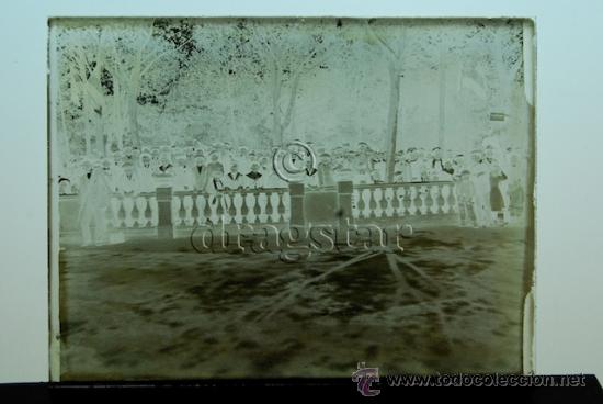 Antique Photography: PLACA ORIGINAL CRISTAL TAMA&Ntilde;O 9X12 ESPECTADORES EL JURA DE BANDERA PARQUE RIBALTA DE CASTELLON