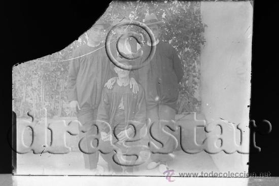 Antique Photography: PLACA FOTOGRAFICA ORIGINAL CRISTAL TAMA&Ntilde;O 9X12 LABRADORES CON BLUSA DE  CASTELLON