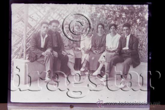 Antique Photography: PLACA FOTOGRAFICA ORIGINAL CRISTAL TAMA&Ntilde;O 9X12 GRUPO DE JOVENES A&Ntilde;OS 30 DE  CASTELLON