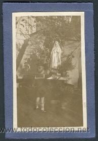 Antique Photography: Los pioneros de la fotograf&iacute;a. Ni&ntilde;o y peque&ntilde;o altar co virgen. Zona Vilanova. c. 1915