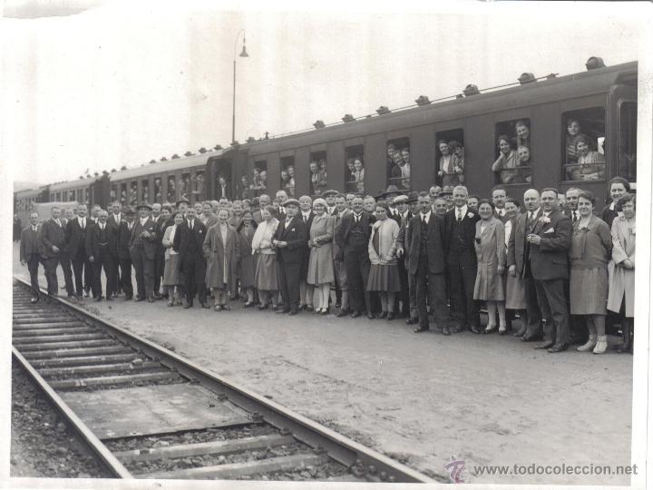 Fotograf&iacute;a antigua: FOTOGRAFIA, GRUPO ANTE UN TREN, SALIDA STUTTGART A LUGANO FOTOGRAFIA EUGEN KRAMER, STUTTGART BORNANG