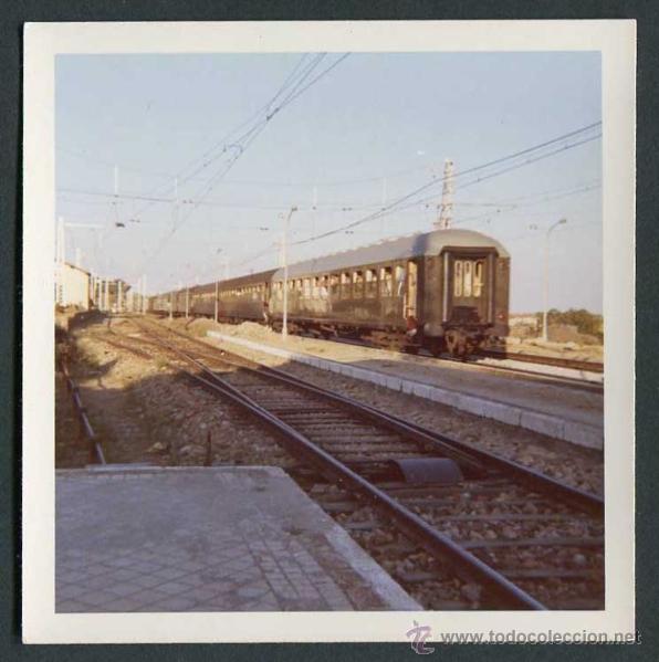 Fotograf&iacute;a antigua: Tren. Ferrocarril. Estaci&oacute;n.  c. 1965