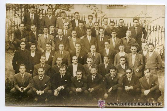 Alte Fotografie: Foto de grupo con dos curas. Al dorso firmado por todos y con el lema: &iexcl;Se fiel! Ver foto extra