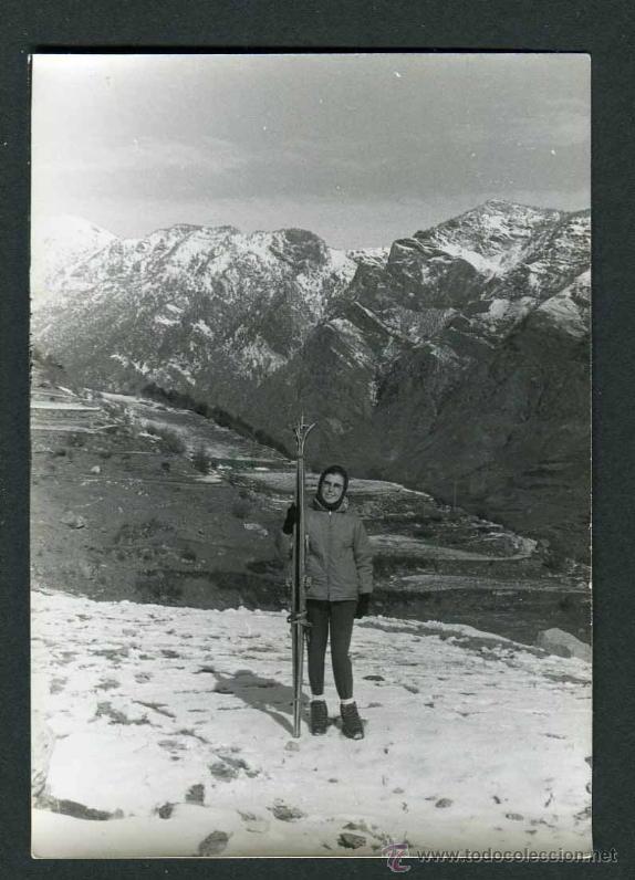 Fotograf&iacute;a antigua: Esqu&iacute;. Esquiadores-5. Pistas. Nieve. Pirineos. c. 1965
