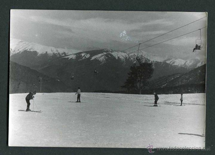 Fotograf&iacute;a antigua: Esqu&iacute;. Esquiadores. Pistas-1. Nieve. Pirineos. c. 1965