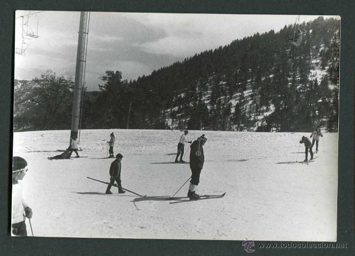 Fotograf&iacute;a antigua: Esqu&iacute;. Esquiadores. Pistas-4. Nieve. Pirineos. c. 1965