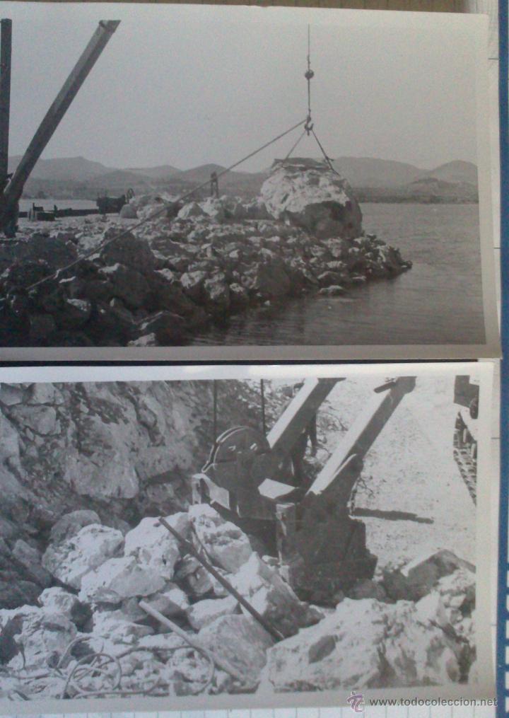 Fotograf&iacute;a antigua: DOS FOTOGRAFIAS DE IBIZA, TRABAJOS DE RECONSTRUCCION DEL MURO DEL PUERTO, 12 X 18 CM, A&Ntilde;OS 50