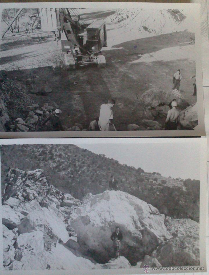Fotograf&iacute;a antigua: DOS FOTOGRAFIAS DE IBIZA, TRABAJOS DE RECONSTRUCCION DEL MURO DEL PUERTO, 12 X 18 CM, A&Ntilde;OS 50