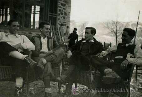 Fotograf&iacute;a antigua: Esquiadores. Centro de esqu&iacute;. Terraza. c. 1945