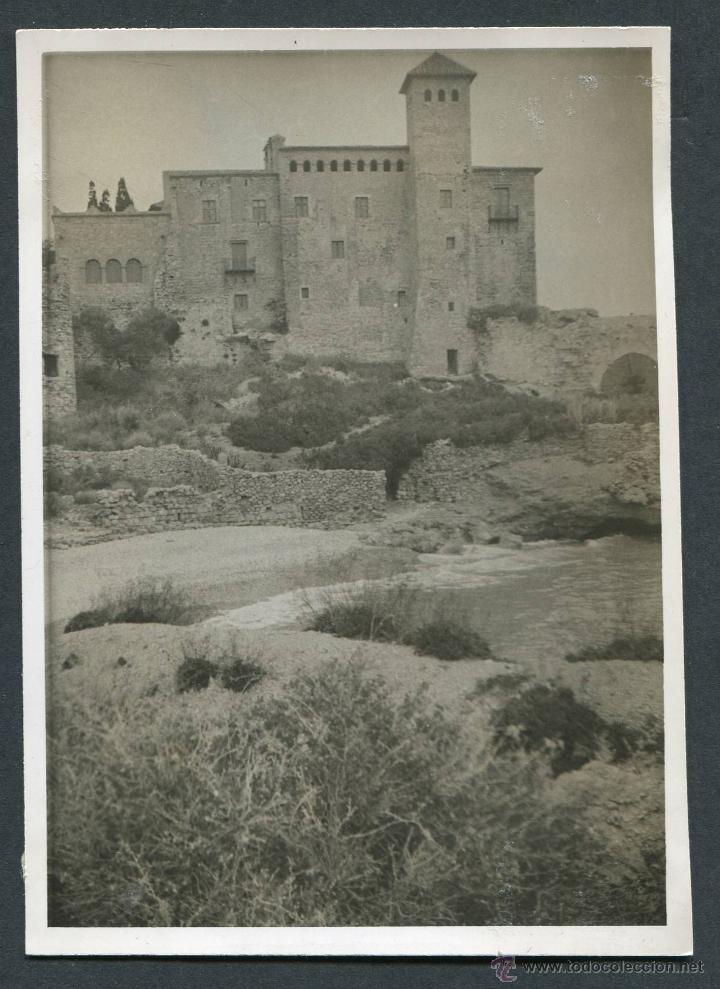 Antique Photography: Impresionante edificaci&oacute;n al lado de la playa. Catalu&ntilde;a. c. 1960