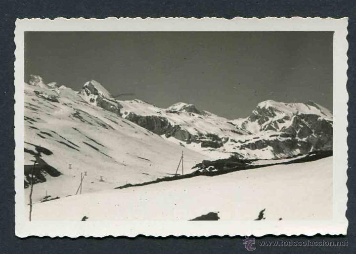 Fotograf&iacute;a antigua: Pirineo aragon&eacute;s. Pistas de esqu&iacute; y telesilla. c. 1950