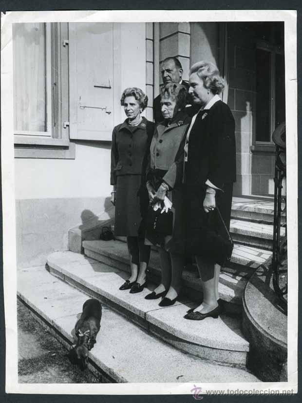 Fotografía antigua: Realeza. Reina Victoria Eugenia de Battenberg y Don Juan Conde de Barcelona. c.1965 - Foto 2 - 47804221