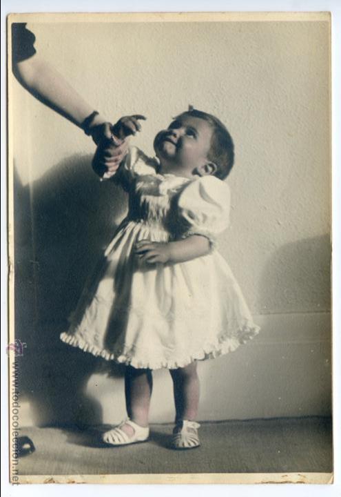 Antique Photography: Fotograf&iacute;a de ni&ntilde;a, a&ntilde;os 40, coloreada 12 x 17,5 cm.