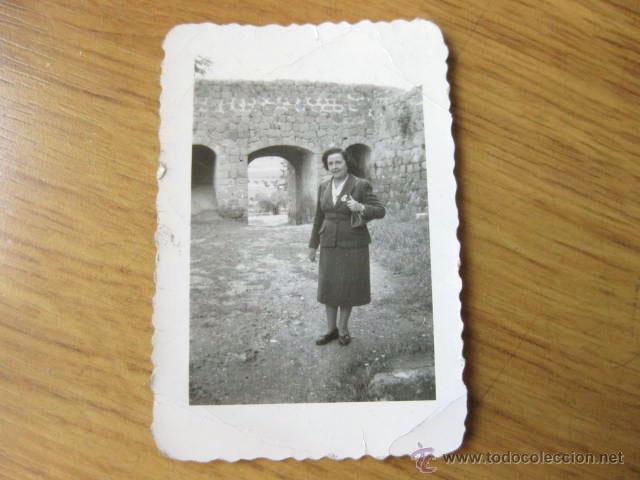 Fotograf&iacute;a antigua: FOTOGRAFIA DE LA ENTRADA DE UN CASTILLO O RECINTO AMURALLADO - 4,5 X 7 CMS