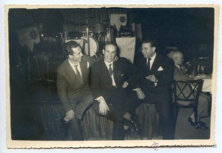 Fotograf&iacute;a antigua: Foto de una banda de m&uacute;sica. a&ntilde;os 60, sin referencia de fot&oacute;grafo 17 x 11 cm