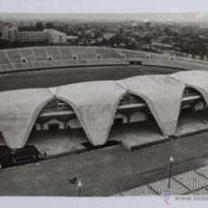 Fotografía antigua: F-495. OBRAS OLIMPIADA TOKIO 1964. CONSTRUCCION OLYMPIC SOCCER STADIUM. FOTO ASSOCIATED PRESS LONDON